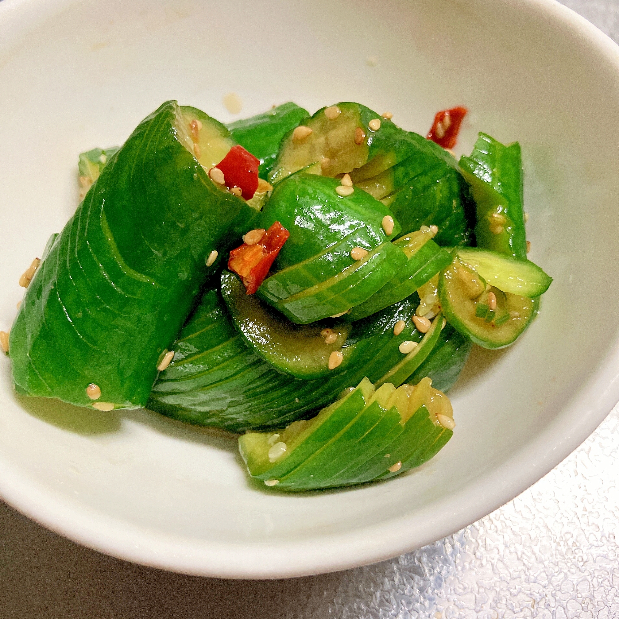 ポン酢でさっぱり！蛇腹きゅうりのピリ辛漬