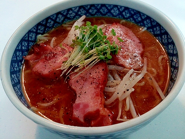 もやし・豚バラベーコン・スプラウトの味噌ラーメン