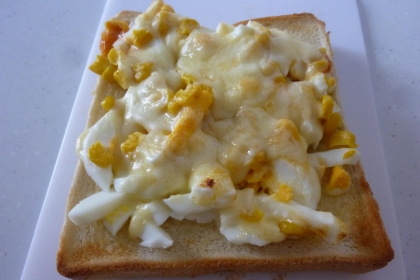 卵＆コーンのチーズトースト