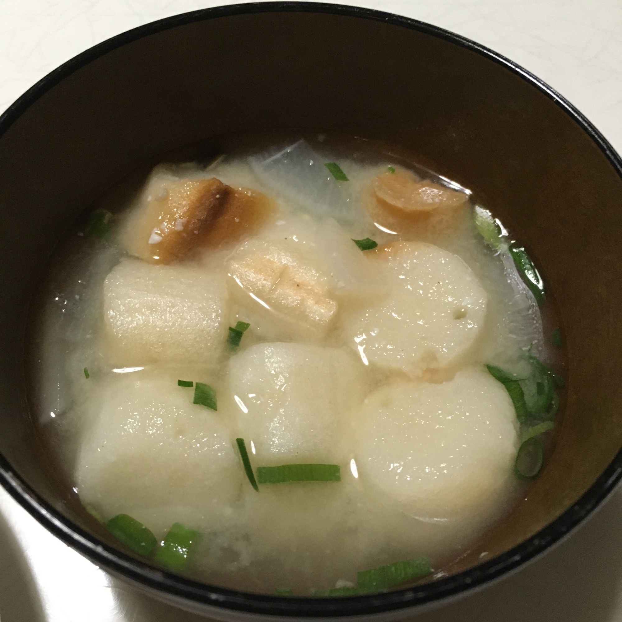 大根とお麩とねぎの味噌汁