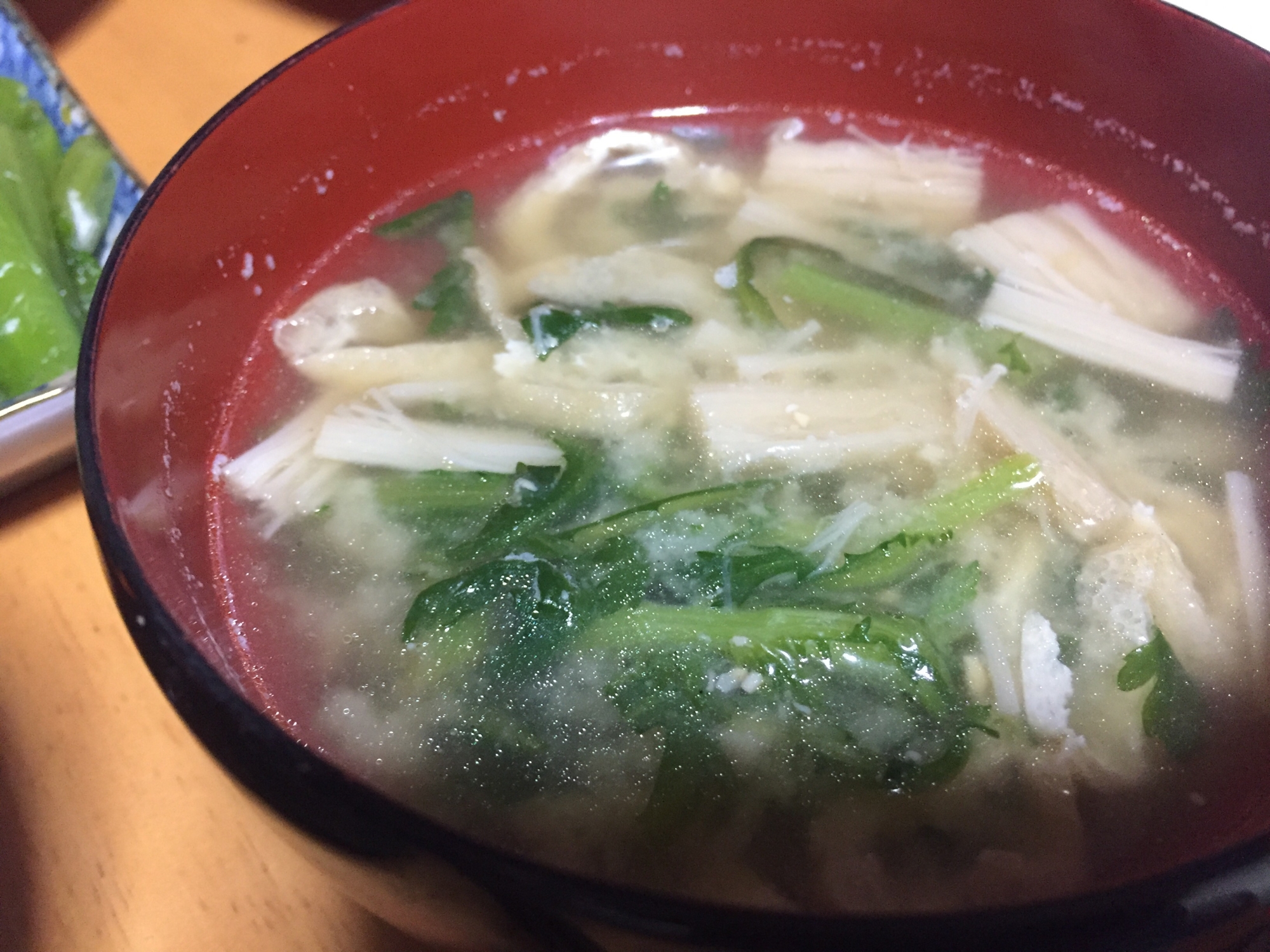 春菊と油揚げとエノキの味噌汁