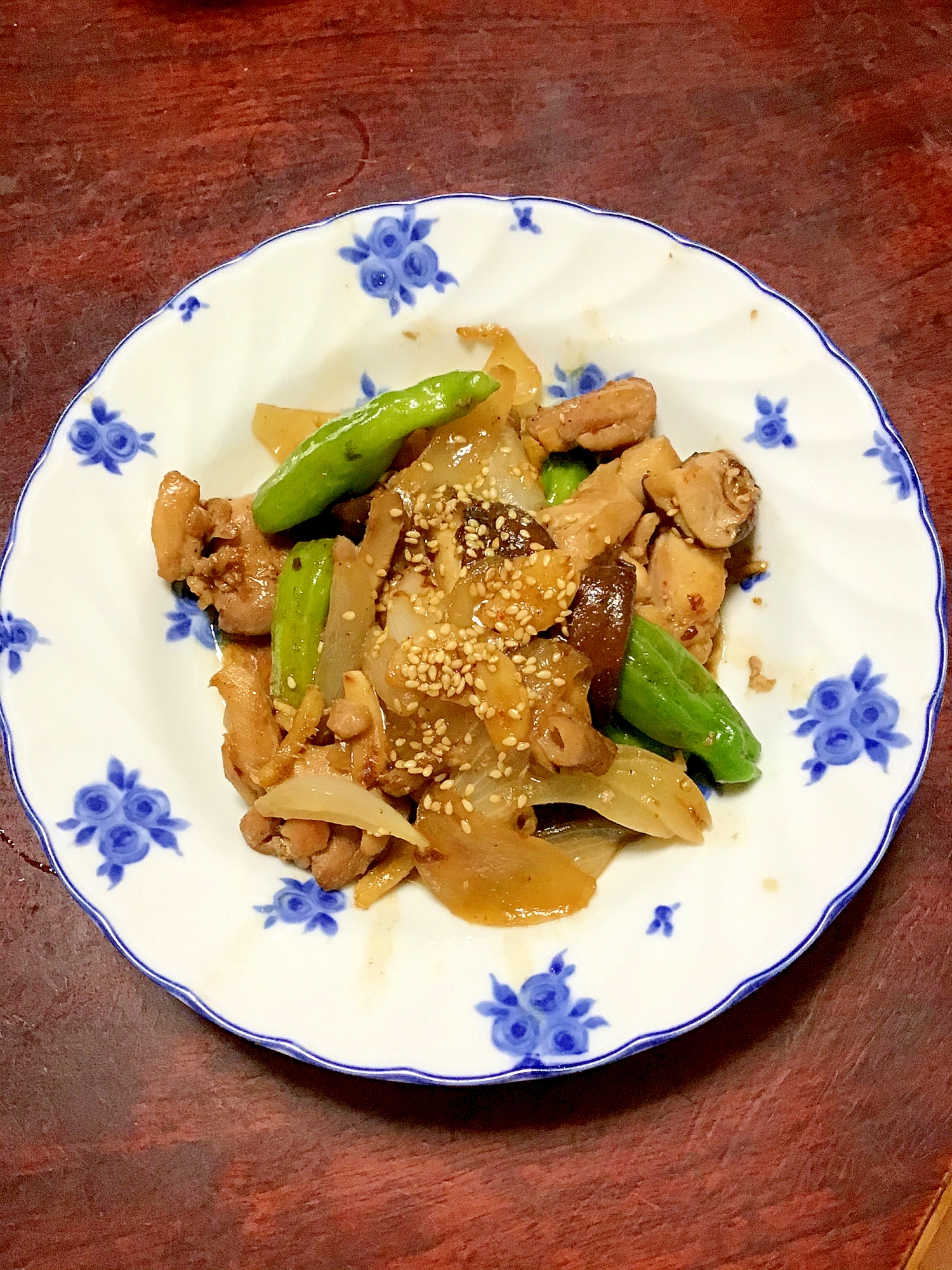 しし唐と鶏モモと椎茸と玉葱のオイスター炒め。