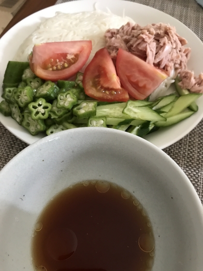 大葉がなかったのでオクラときゅうりを添えました
ごま油が香ばしい風味で美味しかったです( ^ω^ )