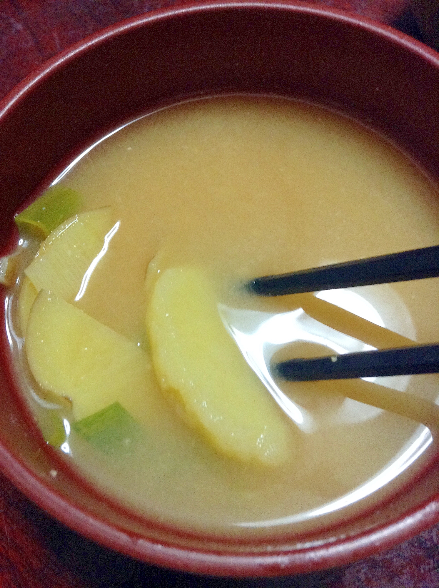 新ジャガと葉玉ねぎの味噌汁【ほっこり☆和食】
