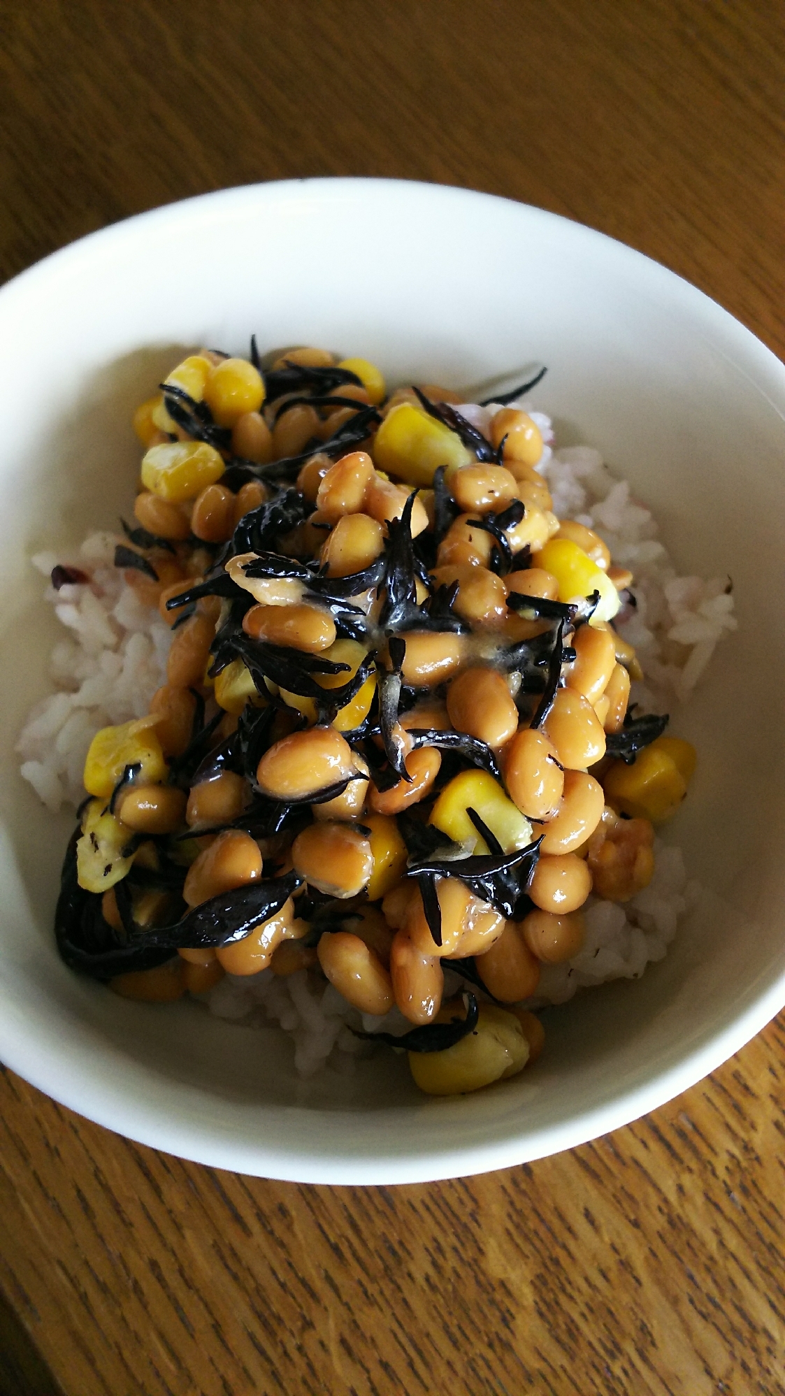 コーンとひじきのオイル丼