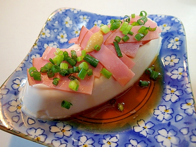 辛子/ぽん酢で　ハムと葱の冷奴