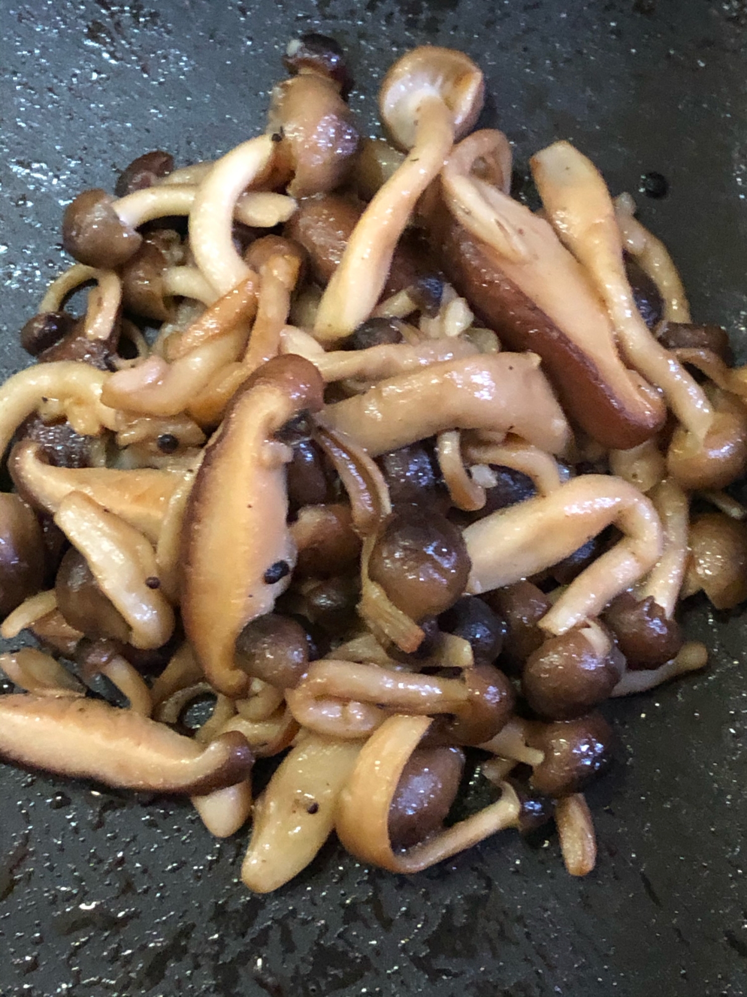 きのこのガーリックソテー・ぽん酢炒め