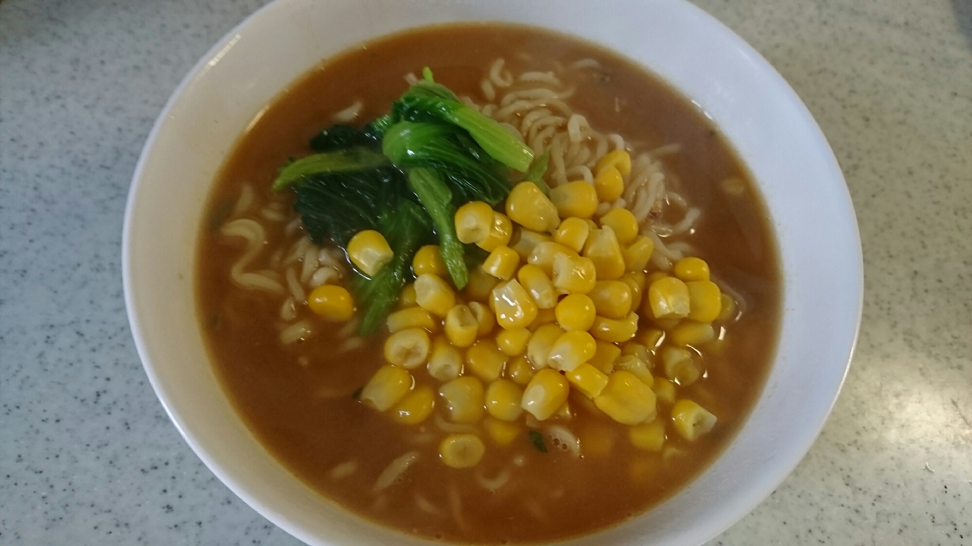 小松菜とコーンの味噌ラーメン