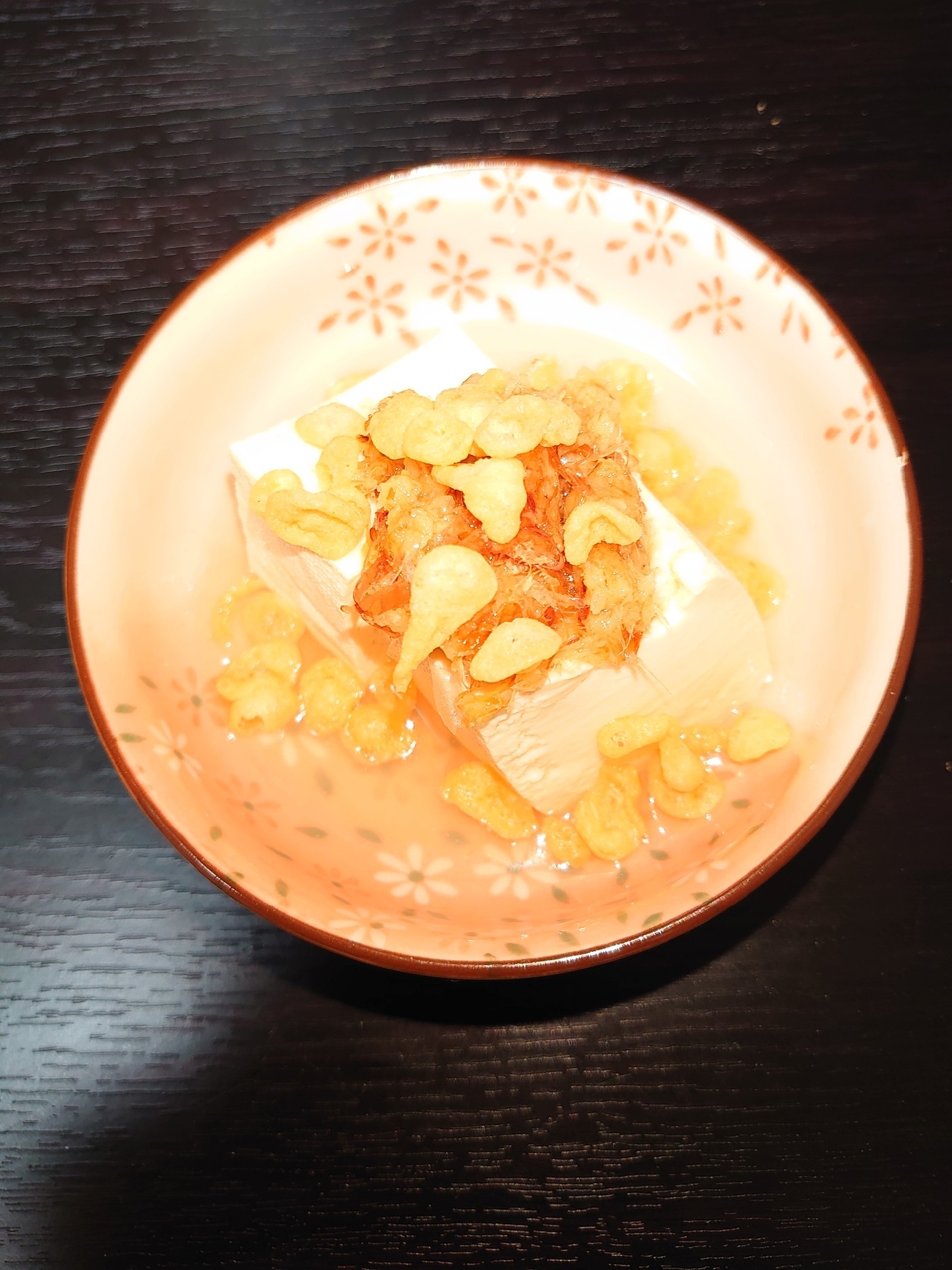 姜葱醤と天かすを乗せたレンジ湯豆腐