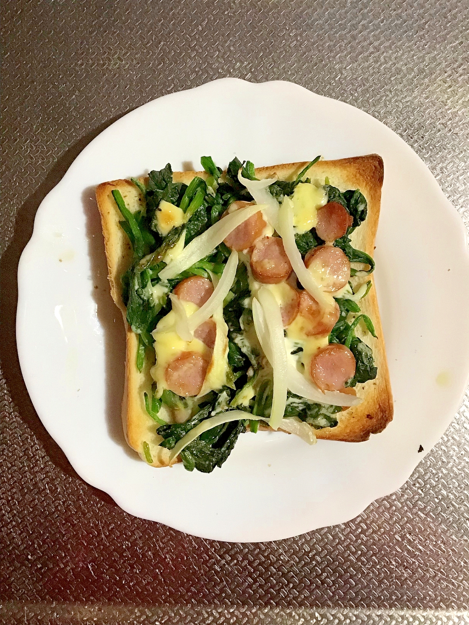 ほうれん草のマヨトースト＠ケイジャンスパイス味。
