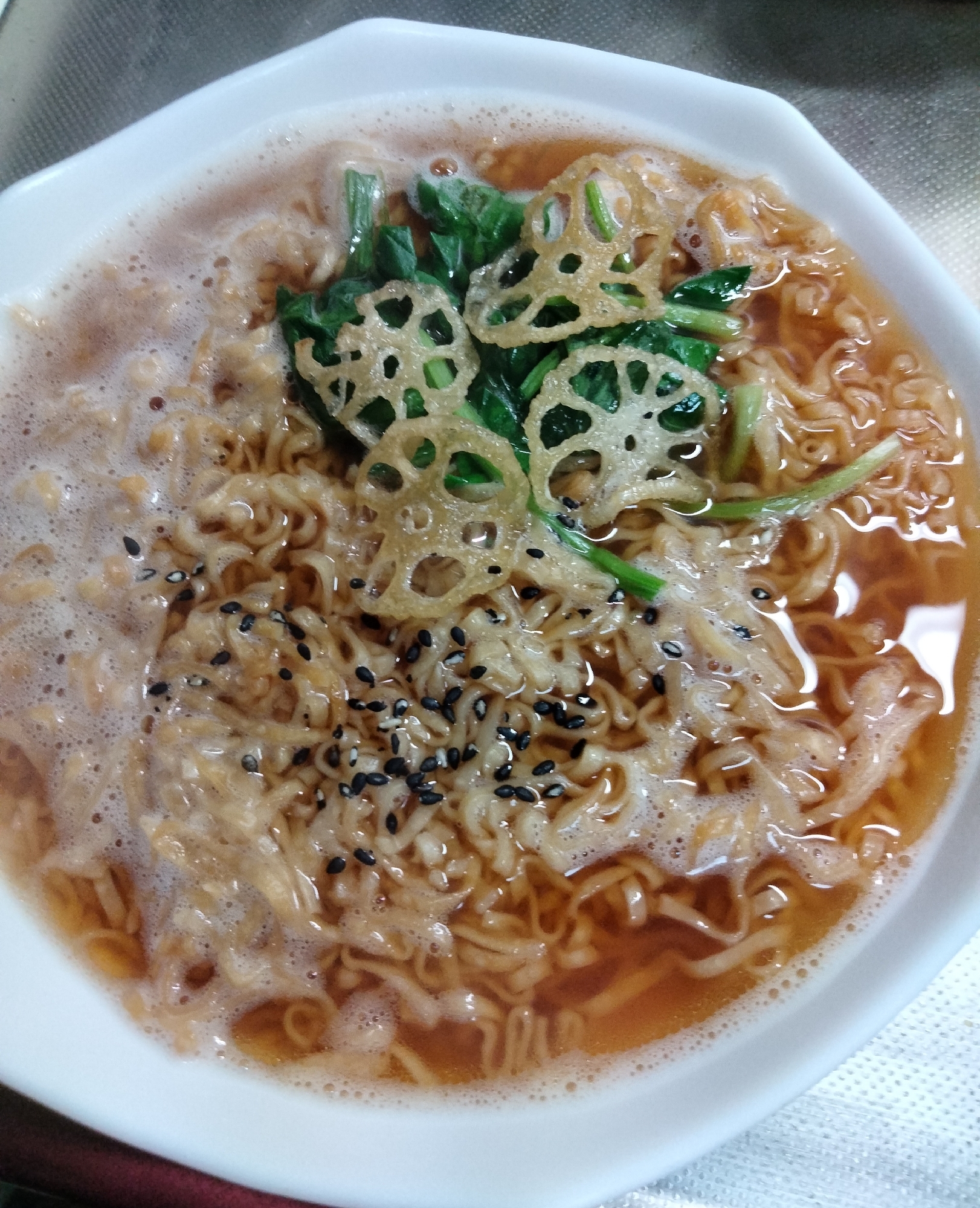 チキンラーメン れんこん ほうれん草のせて