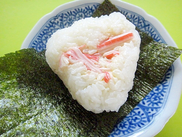 カニカマわさびマヨの酢飯おにぎり