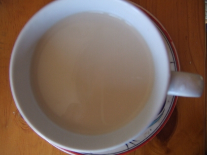 (*ﾟ▽ﾟ*) コーヒー豆乳もコーヒー牛乳も飲んでましたが、豆乳入りカフェオレは初めてです。全く違和感なく美味しく飲めました。ごちそう様！