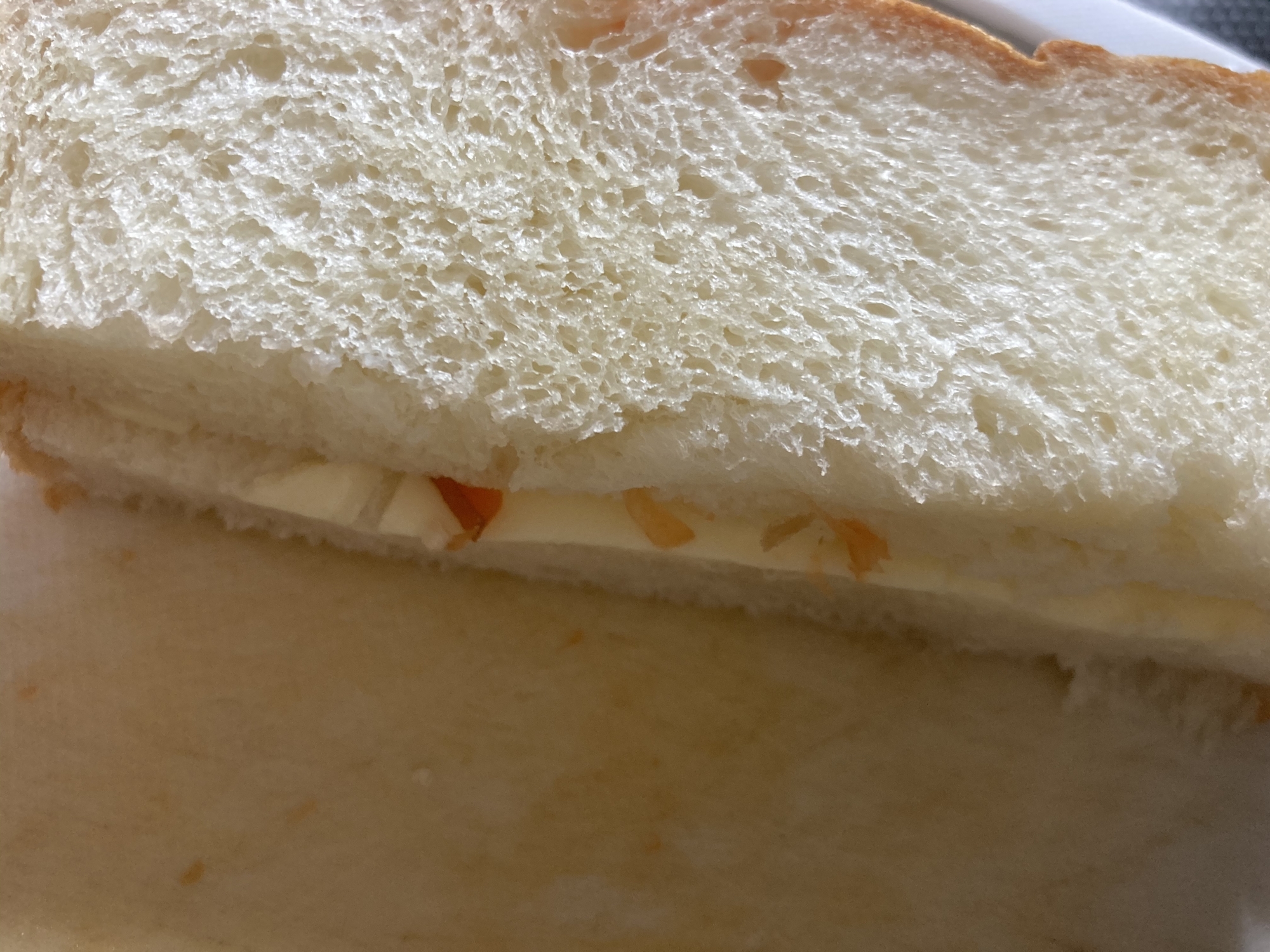 チーズと人参のサンドイッチ