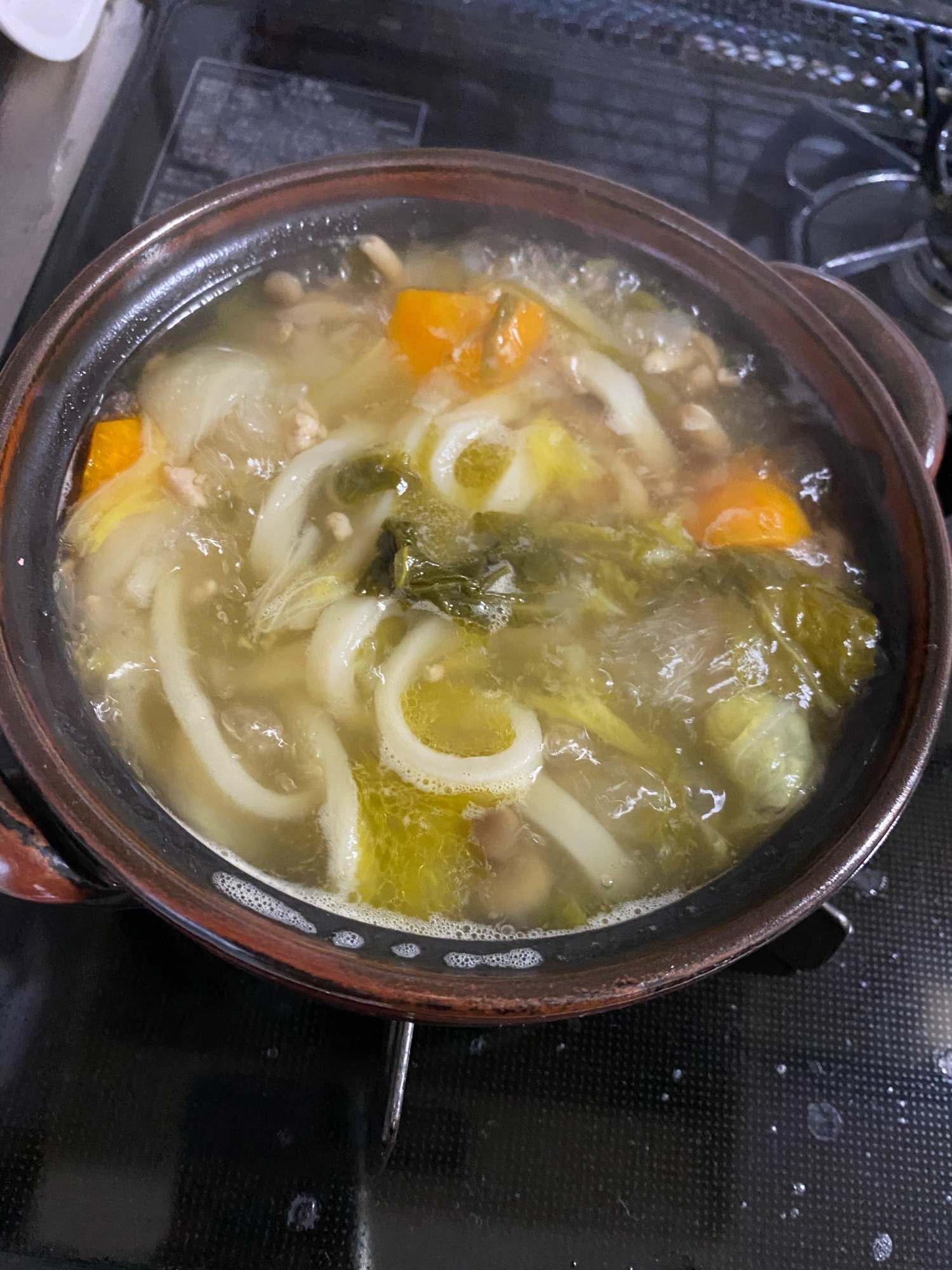 土鍋で野菜スープわかめうどん