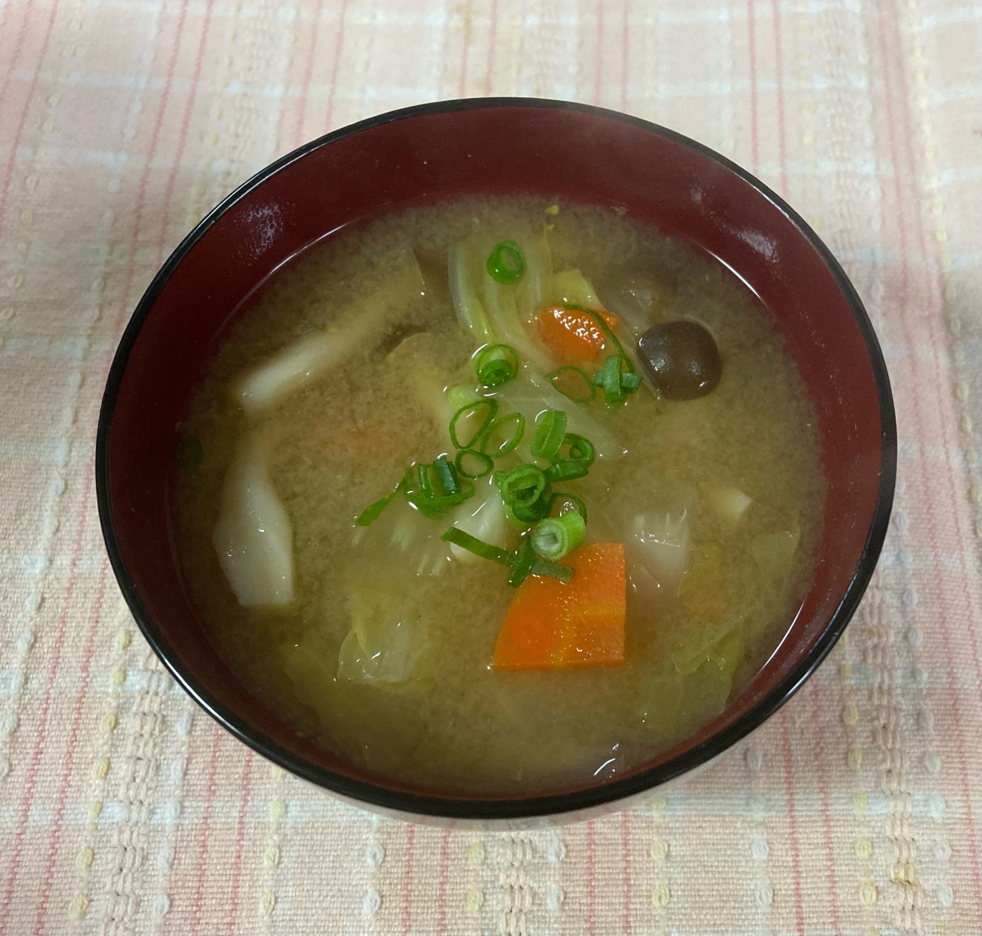 白菜にんじんしめじのみそ汁