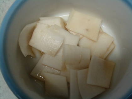 柚子コショウも少し混ぜ一晩つけて朝ご飯に頂きました。しっぽの近くで少し辛かったのですが風味が良くてごはんもりもりでした!(^^)!うまごち様