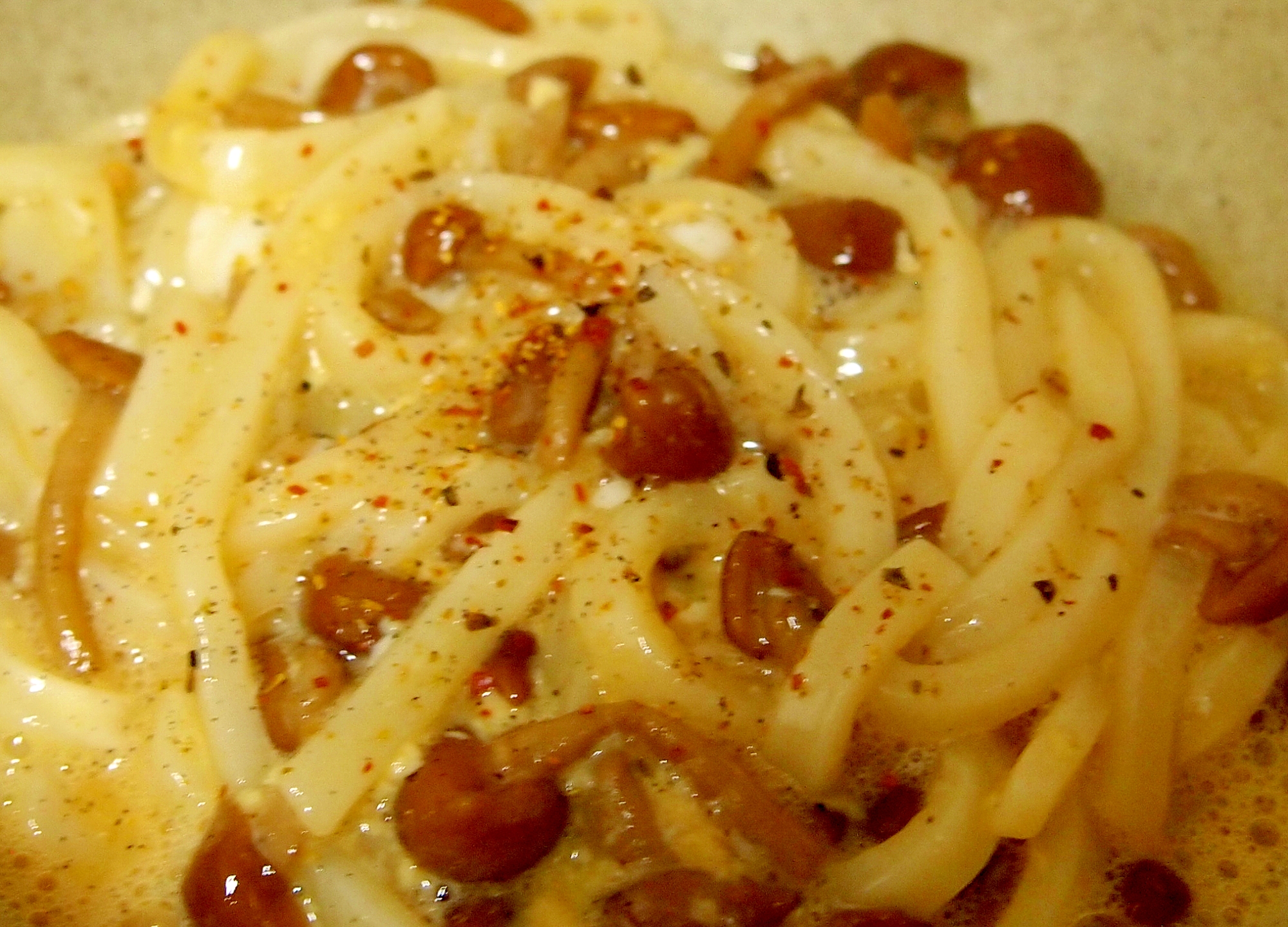 粘り勝ち！なめこと納豆の卵うどん