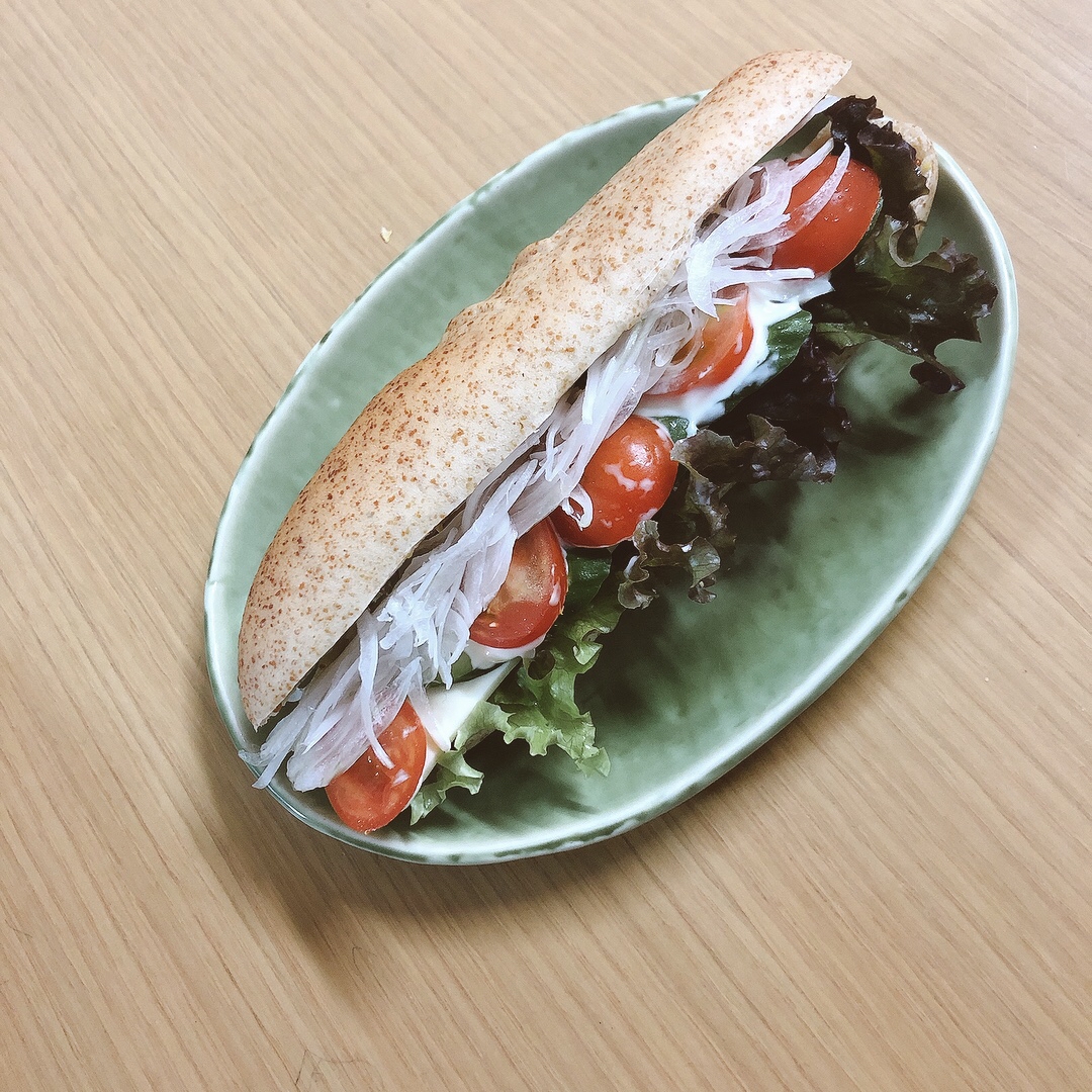 コッペパンで野菜たっぷりサンド レシピ 作り方 By なおのり 楽天レシピ コッペパンで野菜たっぷりサンド レシピ 作り方 By なおのり 楽天レシピ