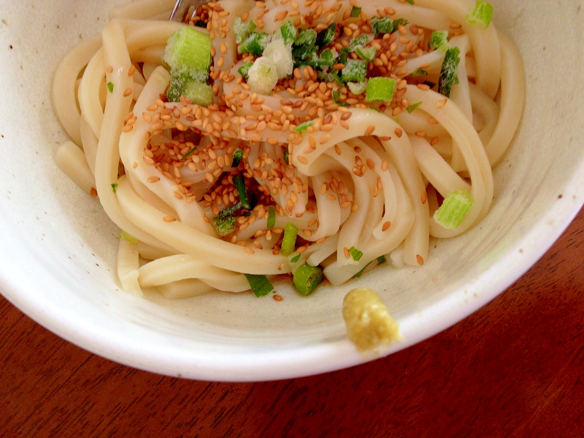 白胡麻たっぷり讃岐うどん