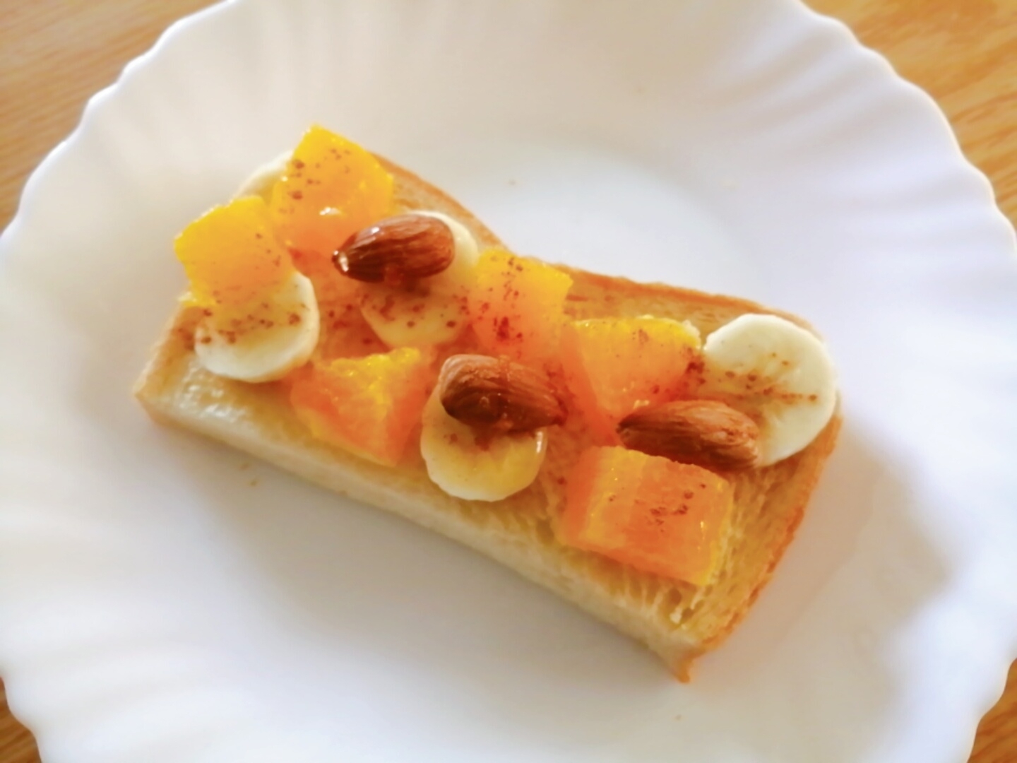 バナナ・オレンジ・アーモンドのトースト