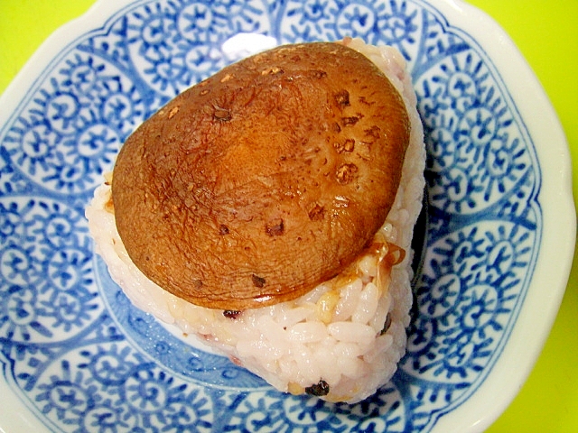 おかか醤油と椎茸の雑穀おにぎり