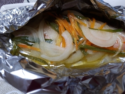 オーブンで簡単☆鮭と野菜、キノコのホイル焼き