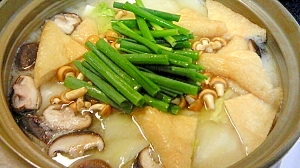 いろいろ入った　味噌仕立ての湯豆腐