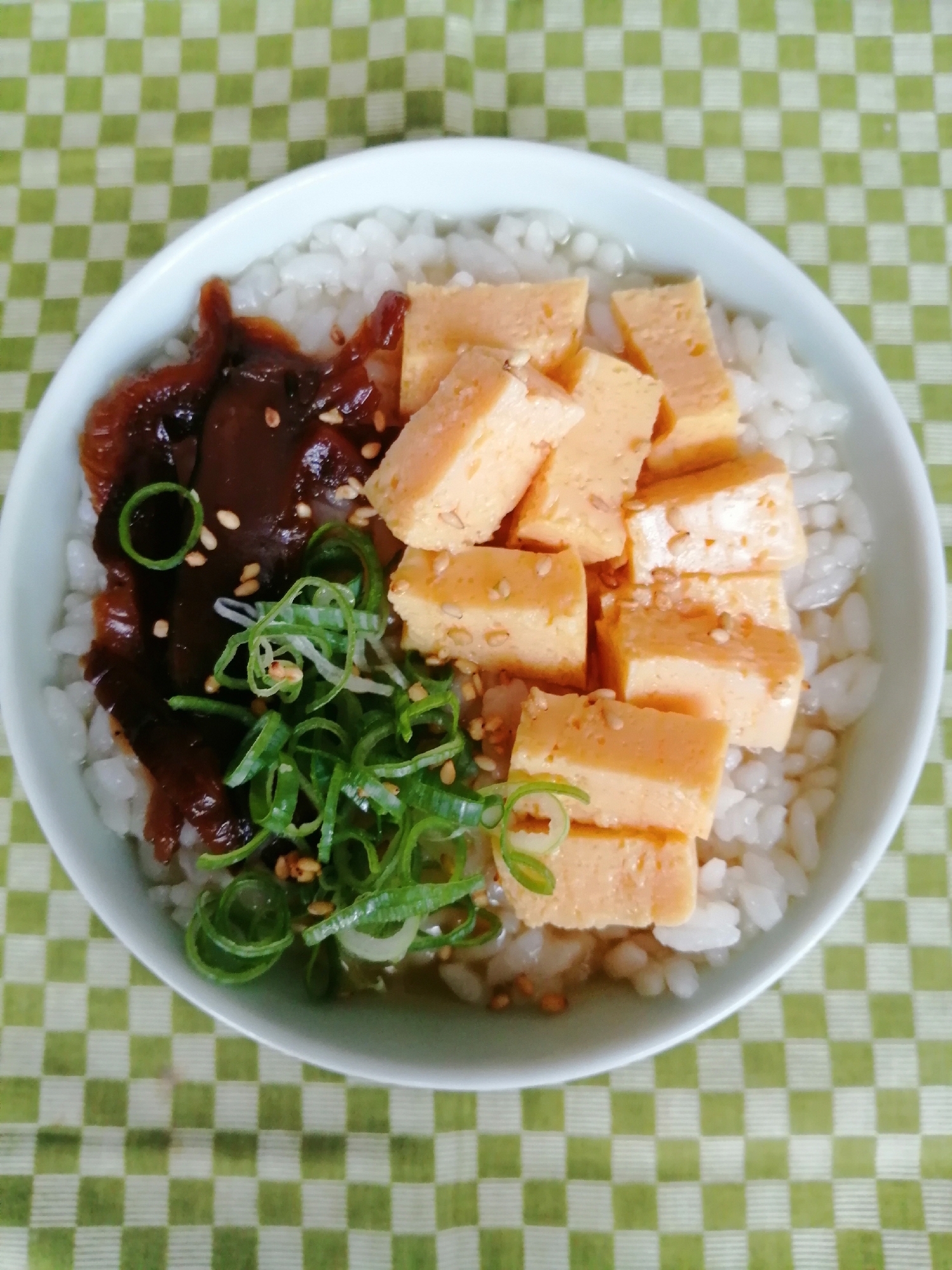 卵焼きと椎茸の佃煮とねぎとごまのお茶づけ