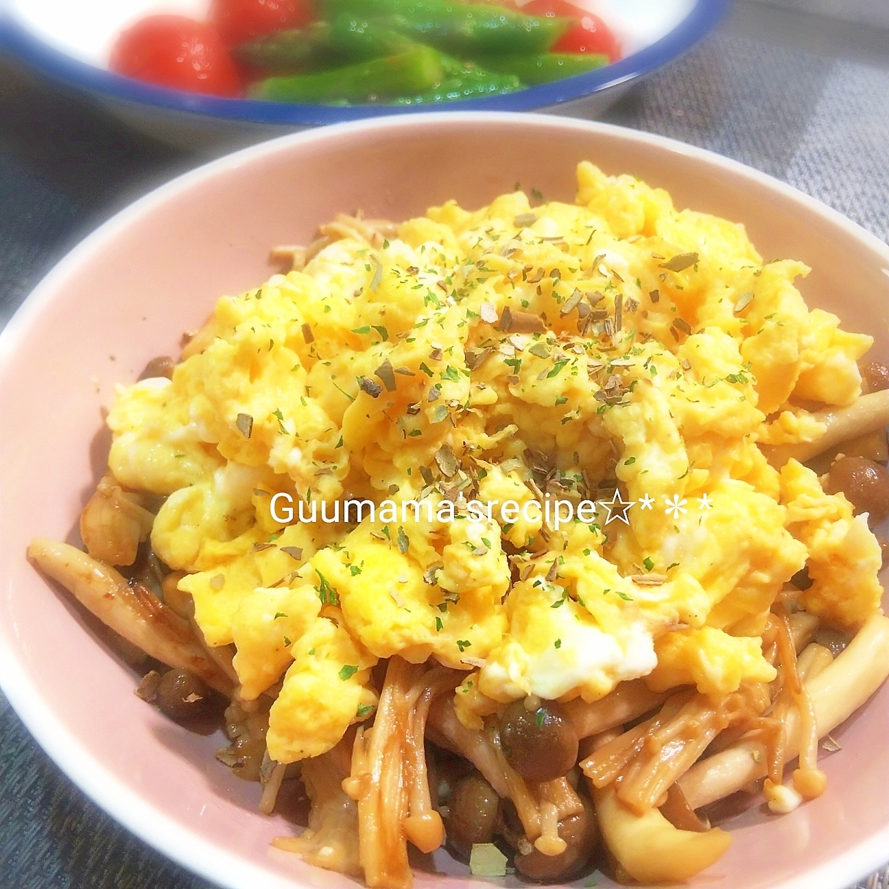 ふんわり卵♡きのこバター炒めスクランブルエッグ乗せ