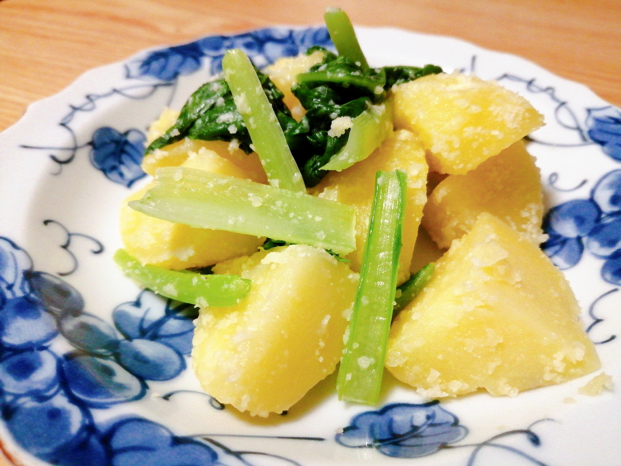 レンジで☆じゃがいもと小松菜の粉チーズ和え