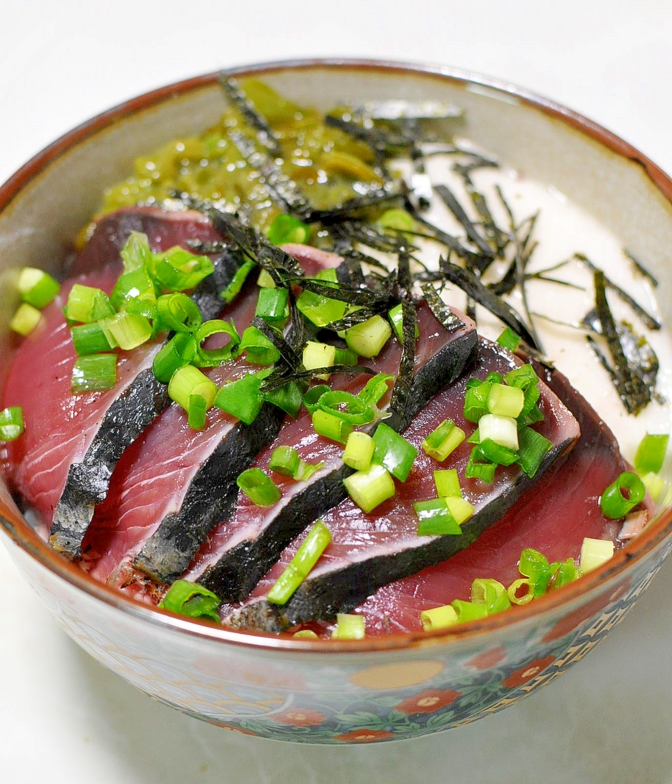 かつおのたたきとめかぶの山かけ丼