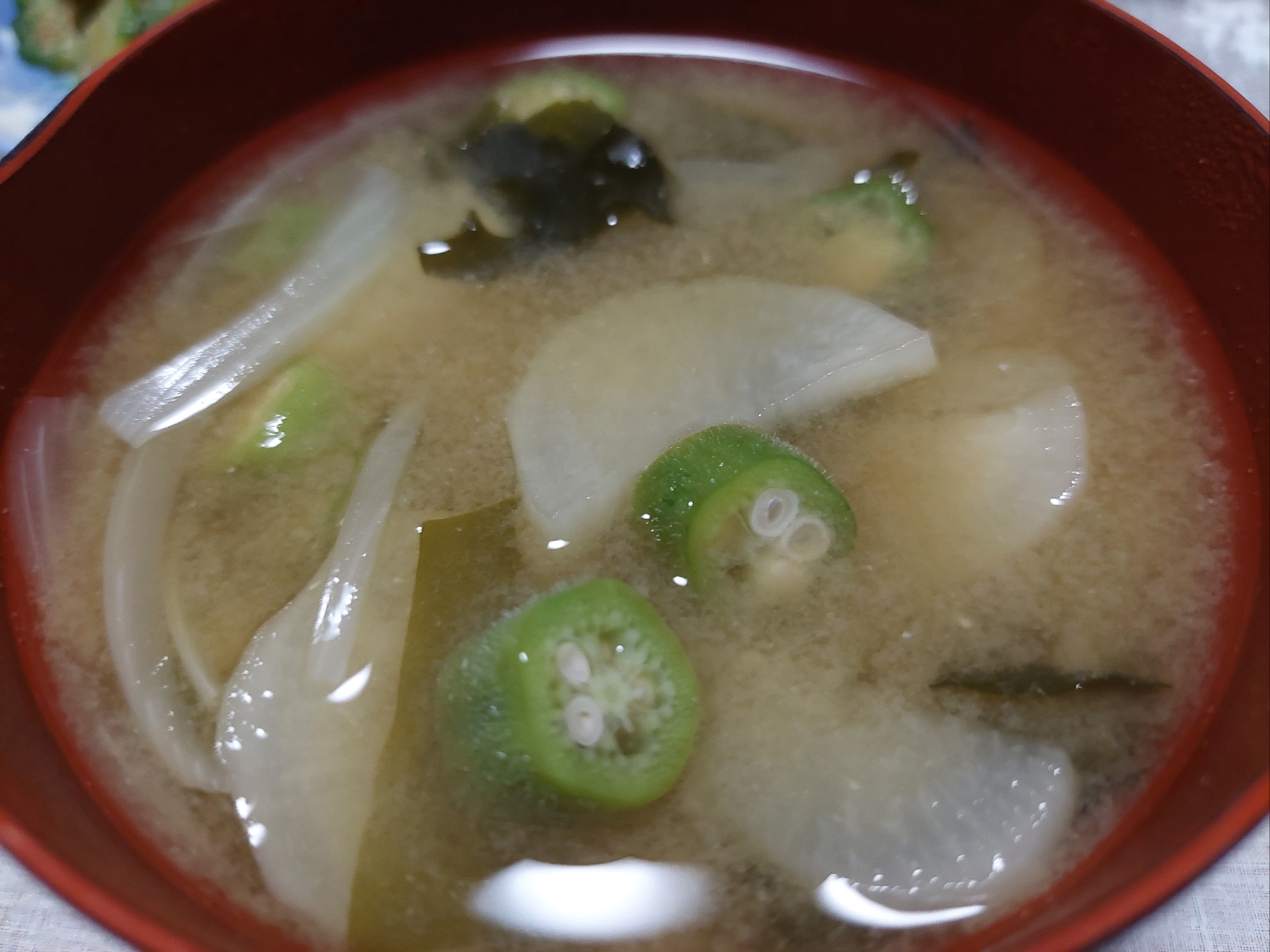 オクラと大根と玉ねぎのお味噌汁