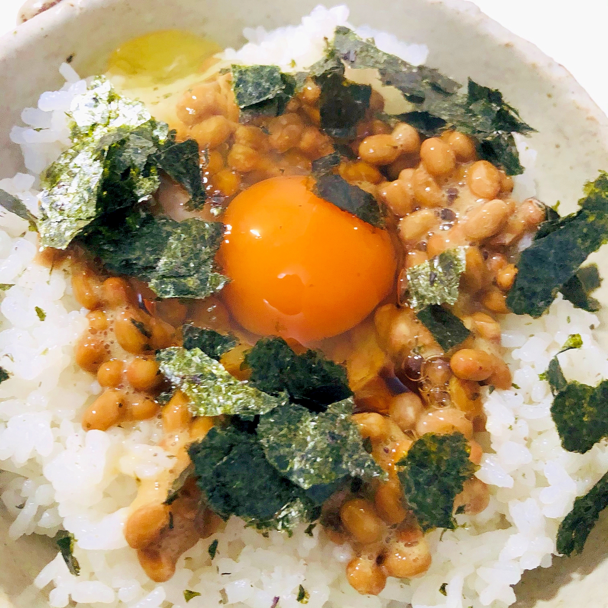 納豆と卵と海苔のご飯