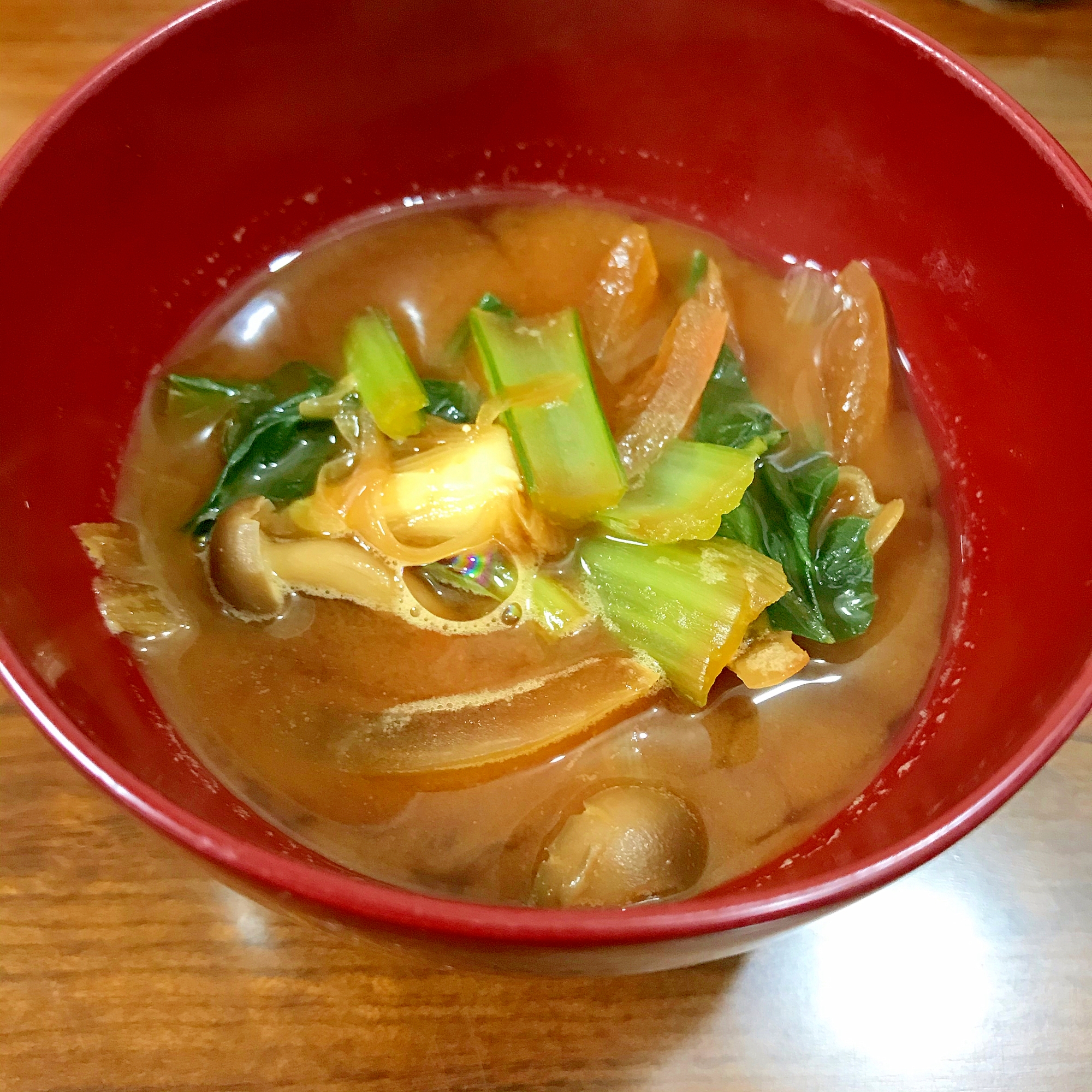 小松菜、しめじ、玉ねぎの味噌汁