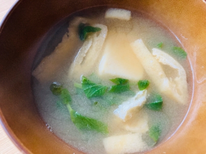 大根の葉と油揚げと豆腐の味噌汁