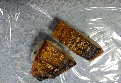 焼きサバ寿司美味しいですねΨ( 'ч' ☆)ｺﾞｸｺﾞｸ(ﾟдﾟ)ｳﾏｰ家で作ると安くつく～٩(ˊᗜˋ*)و♪