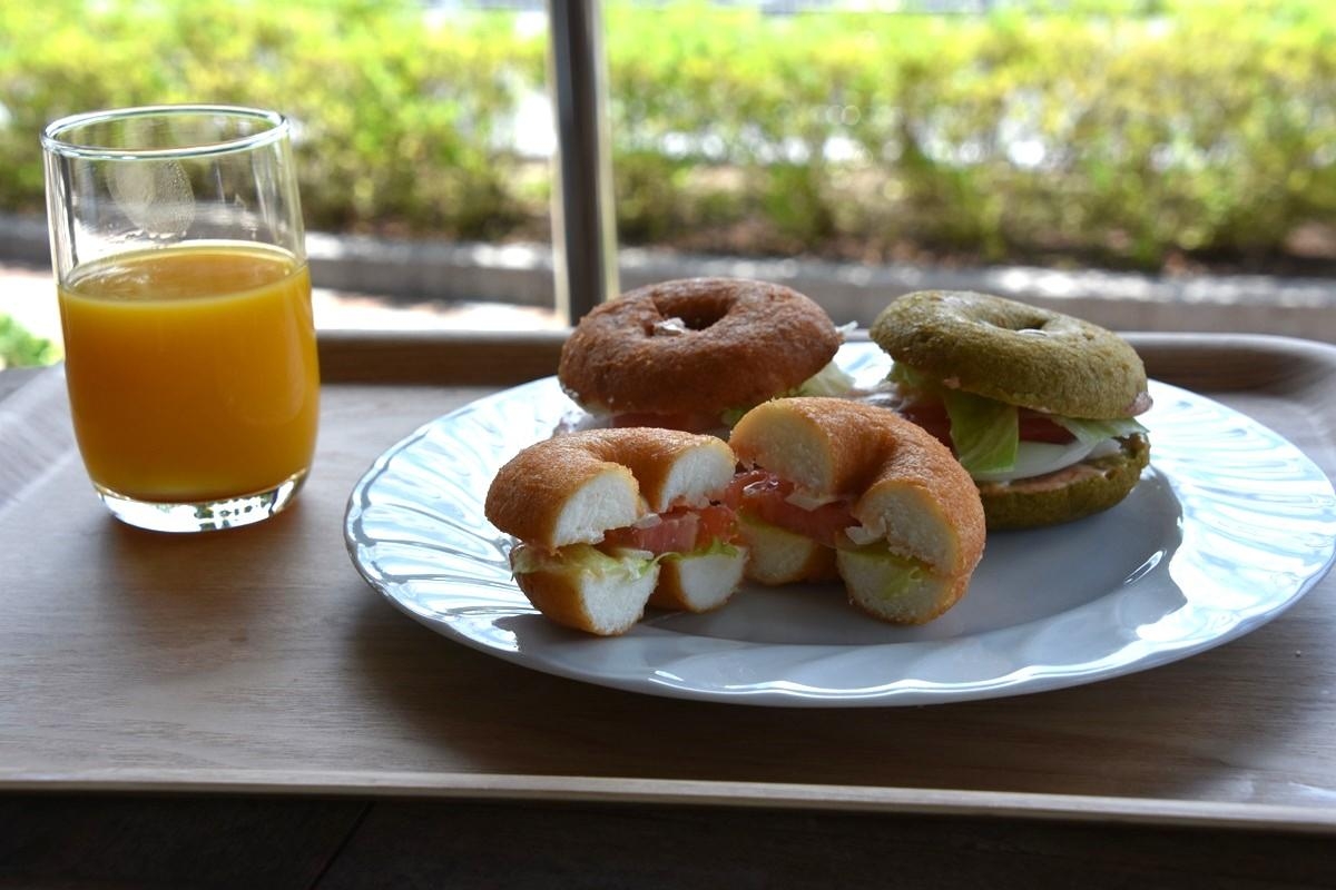 ヘルシーおさかなドーナツの野菜サンド