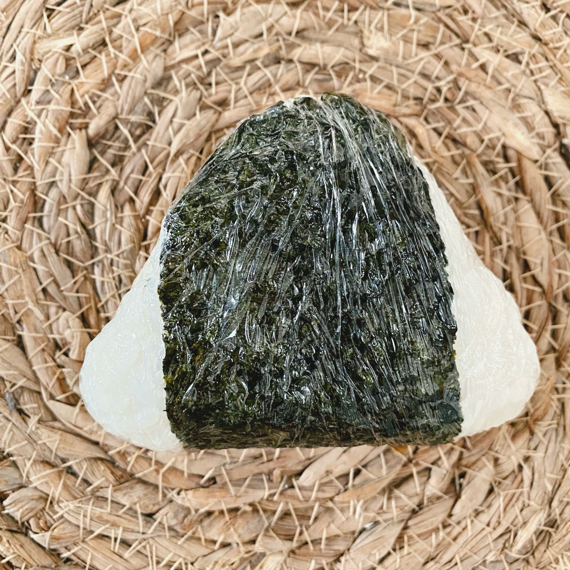 ✎*。:゚ウインナーとニラのおにぎり
