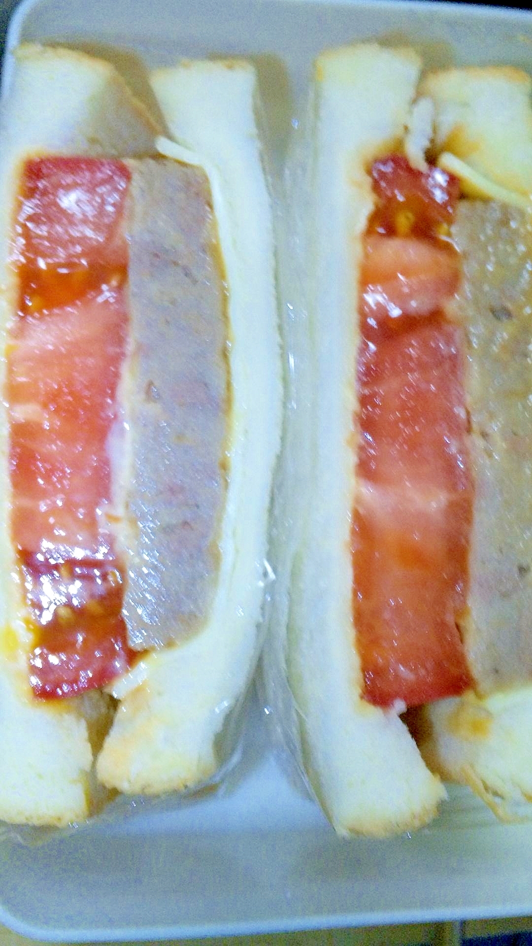 簡単美味！フレッシュトマトハンバーグサンド