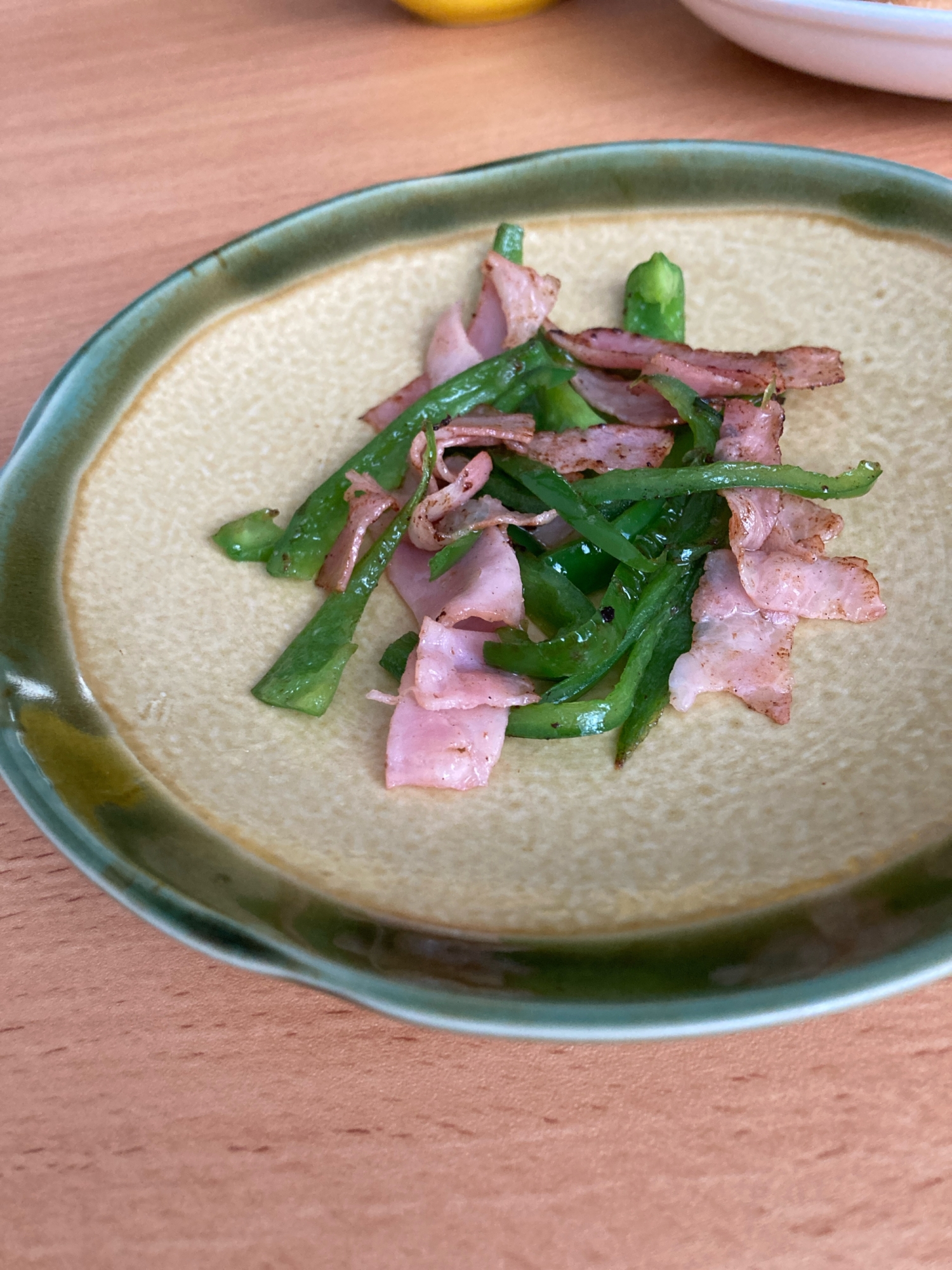 ピーマンとベーコン炒め