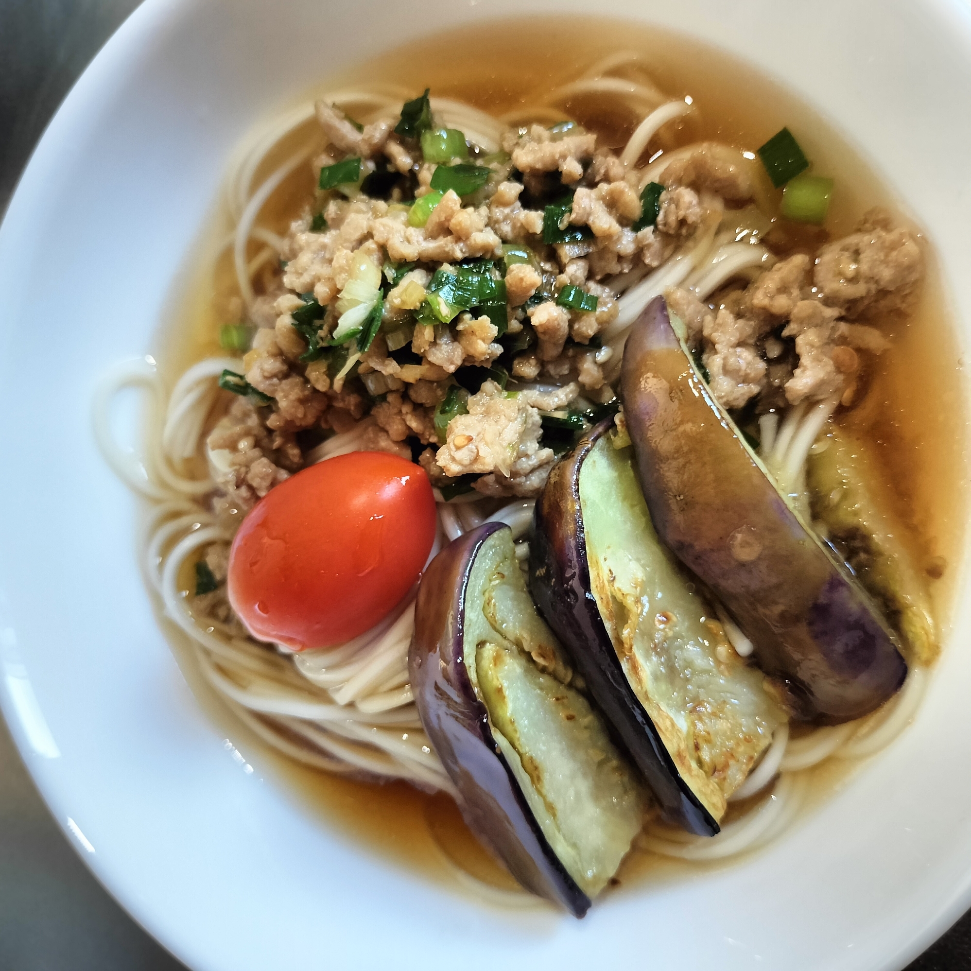 夏バテ防止に！餃子の具ぶっかけそうめん