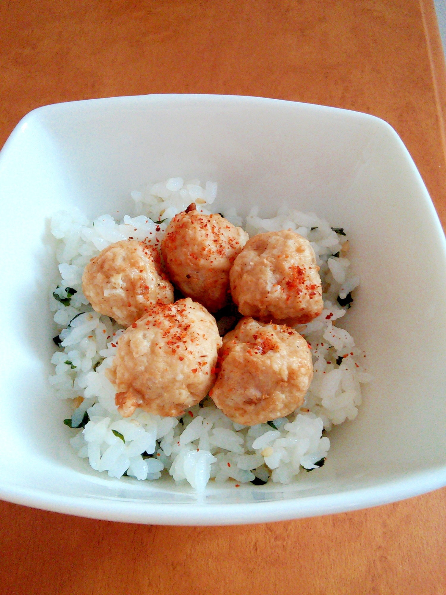 簡単アレンジ★つくねとわかめの混ぜご飯