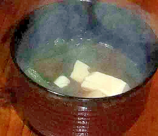 絹豆腐と小松菜のお味噌汁