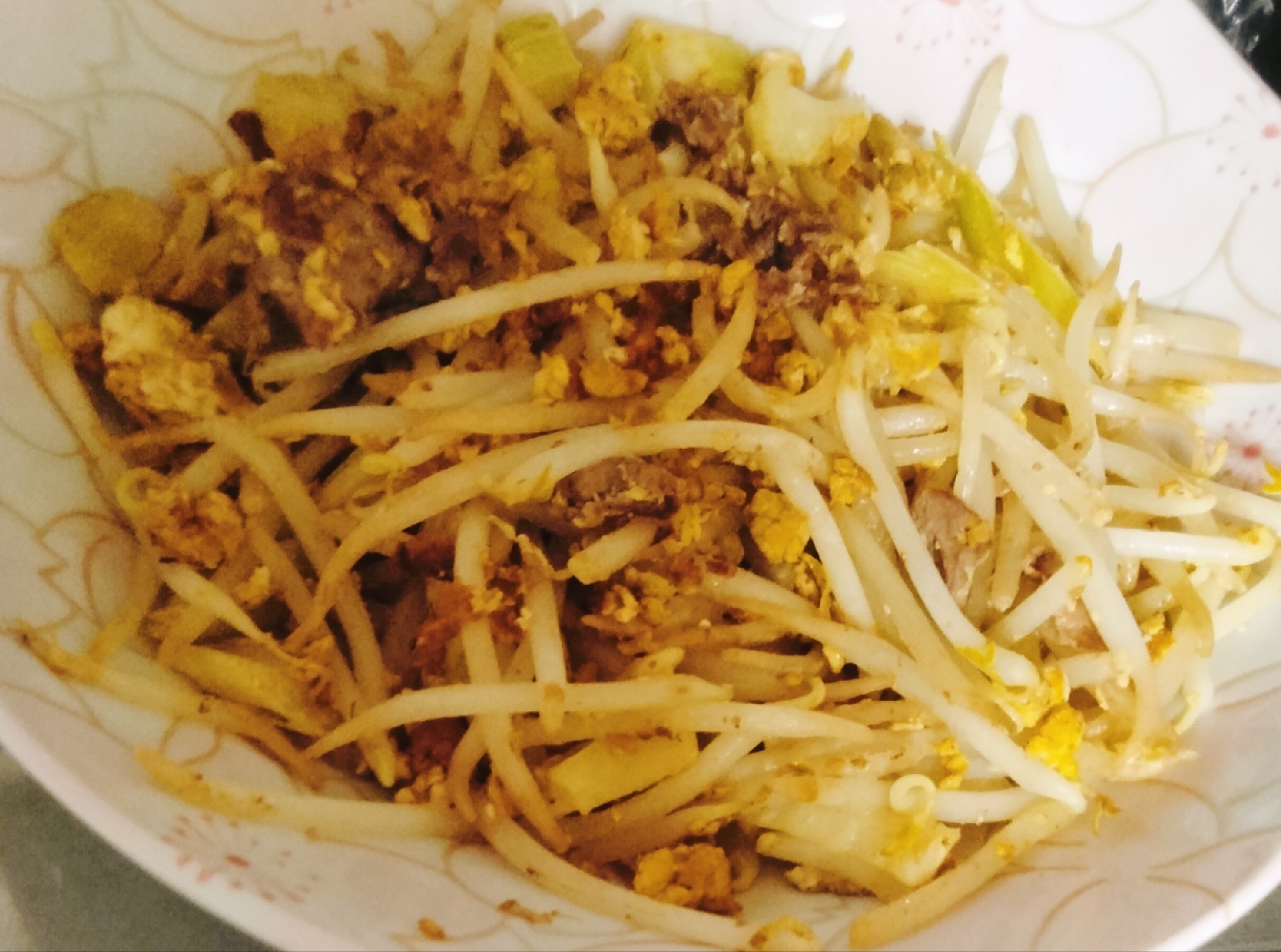 モヤシとセロリと玉子と牛肉の炒め物