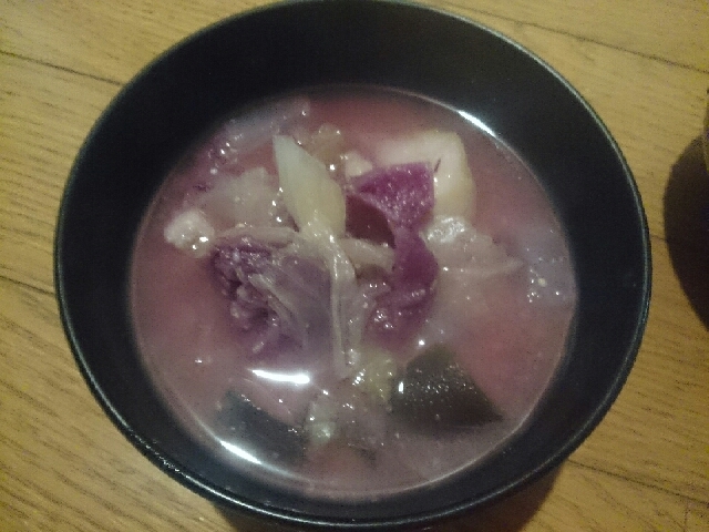 紫芋のミステリアスな魔女系味噌汁