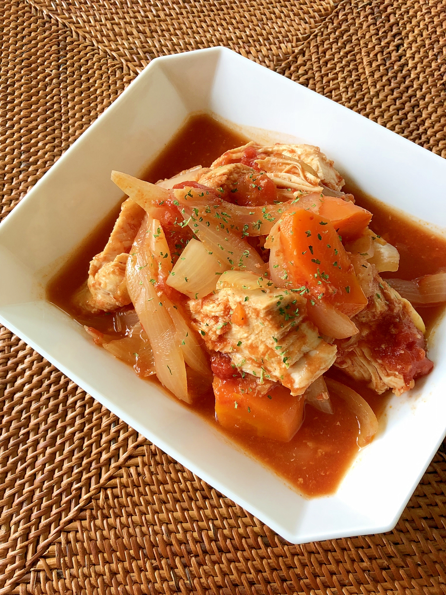 炊飯器で簡単！玉ネギたっぷり♪鶏むね肉のトマト煮