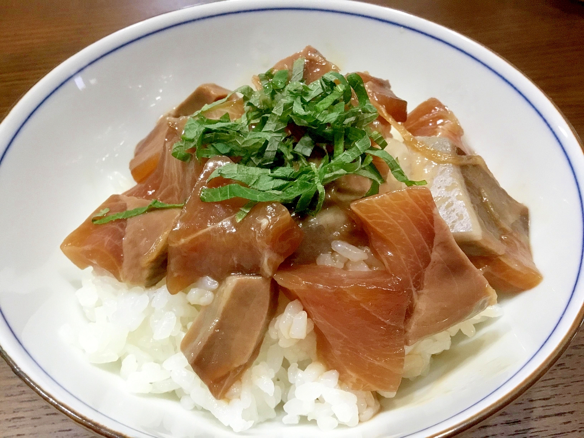 鮭とまぐろのめんつゆ漬け丼