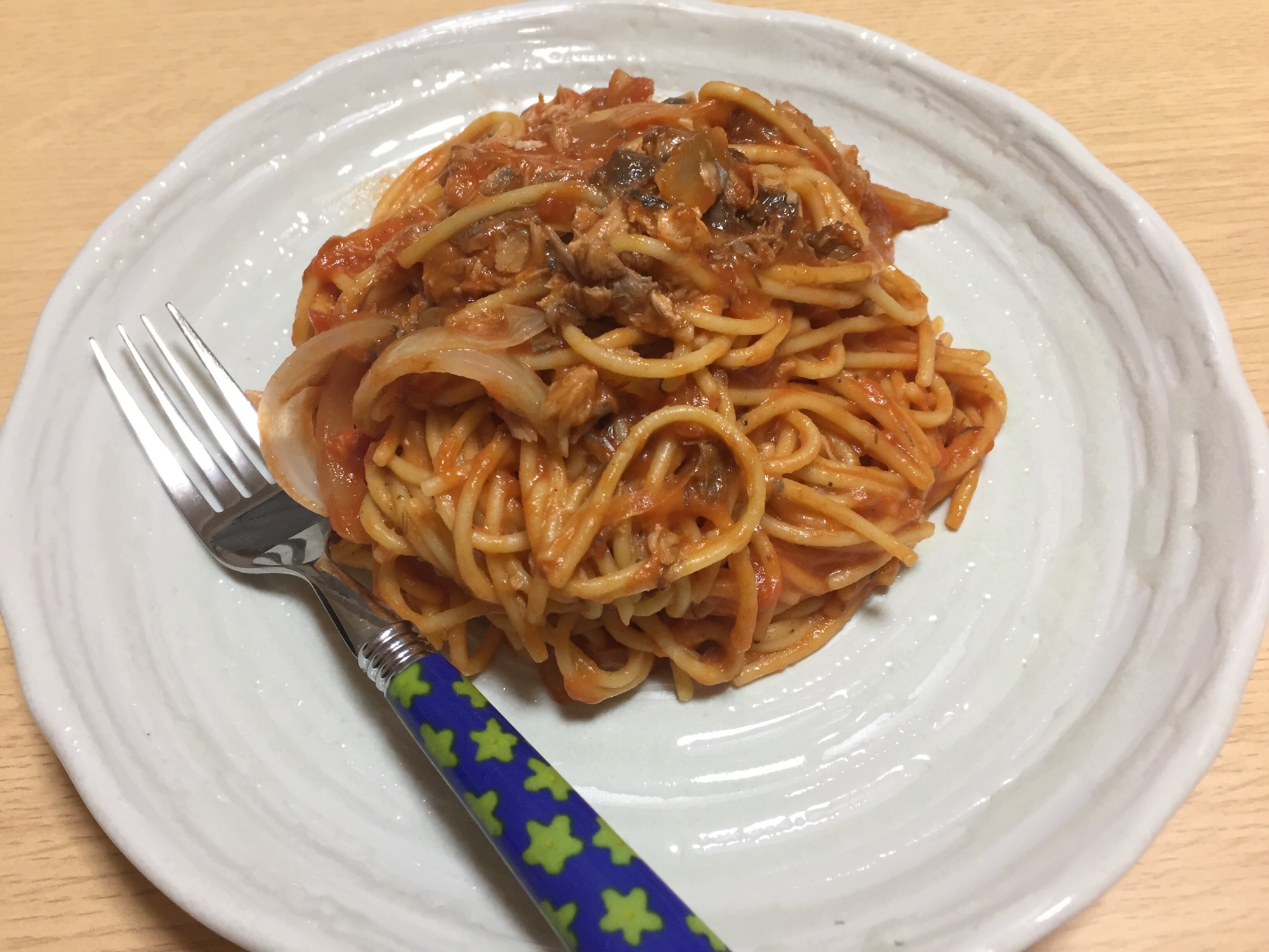 簡単ヘルシー！サバとトマトのパスタ