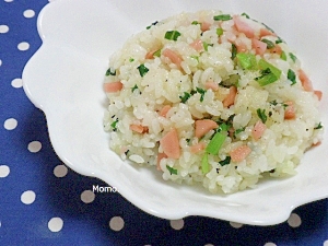 魚肉ソーセージとにらの香味炒飯